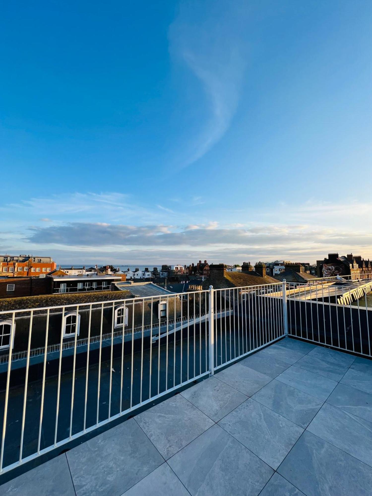 Stunning New Penthouse Apartment Саутенд-он-Сі Екстер'єр фото